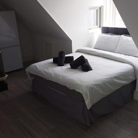 Studio Style Room, Near Tooting Broadway Station Лондон Экстерьер фото
