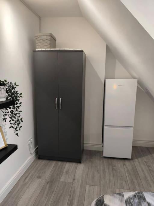 Studio Style Room, Near Tooting Broadway Station Лондон Экстерьер фото