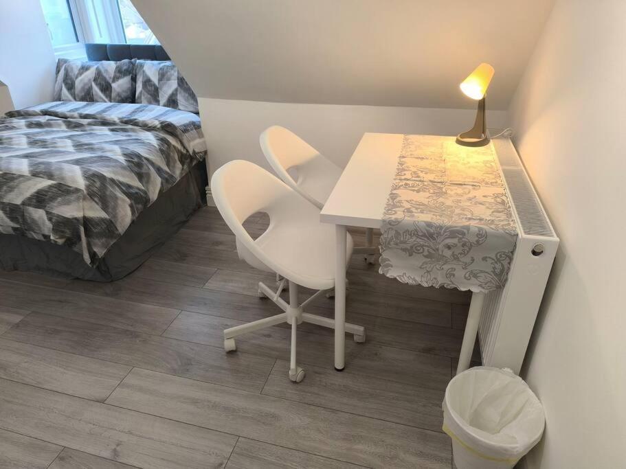 Studio Style Room, Near Tooting Broadway Station Лондон Экстерьер фото