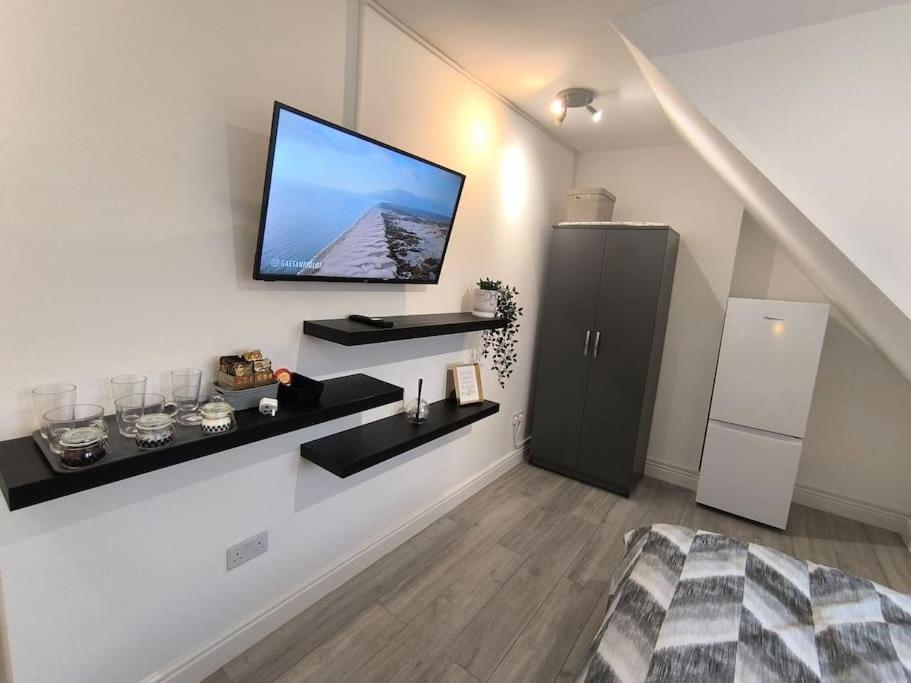 Studio Style Room, Near Tooting Broadway Station Лондон Экстерьер фото